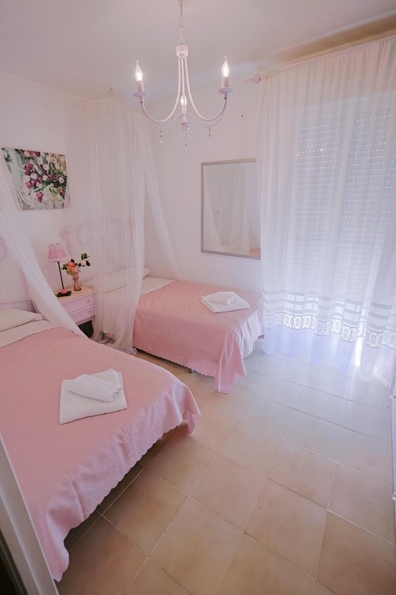 3 bedroom Villa for sale in Badajoz city - € 69,000 (Ref: 10081123)