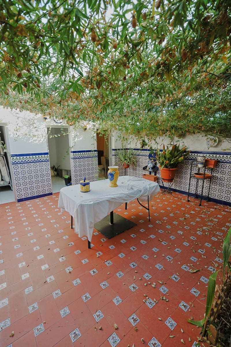3 bedroom Villa for sale in Badajoz city - € 69,000 (Ref: 10081123)