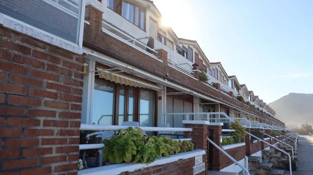 2 bedroom Flat for sale in Santoña - € 380,000 (Ref: 10102543)