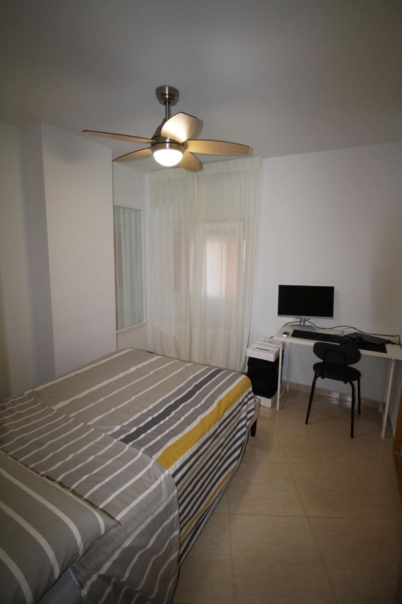 Appartement de 2 chambres à louer à La Manga del Mar Menor avec piscine garage - 800 € (Ref: 10109647)