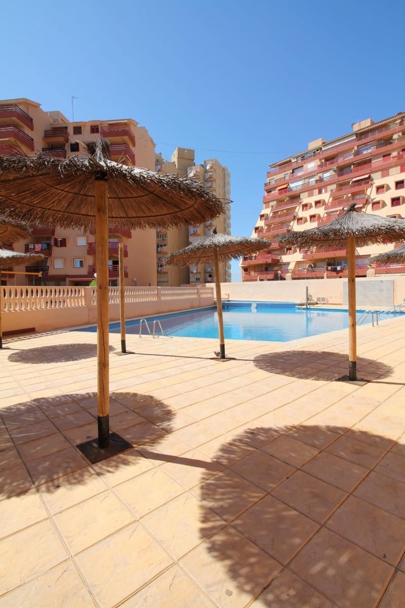 Appartement de 2 chambres à louer à La Manga del Mar Menor avec piscine garage - 800 € (Ref: 10109647)