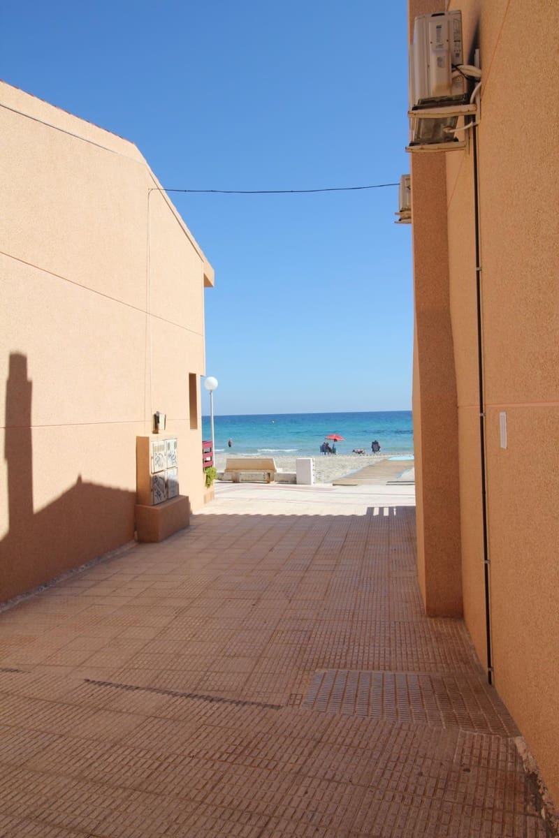 Appartement de 2 chambres à louer à La Manga del Mar Menor avec piscine garage - 800 € (Ref: 10109647)