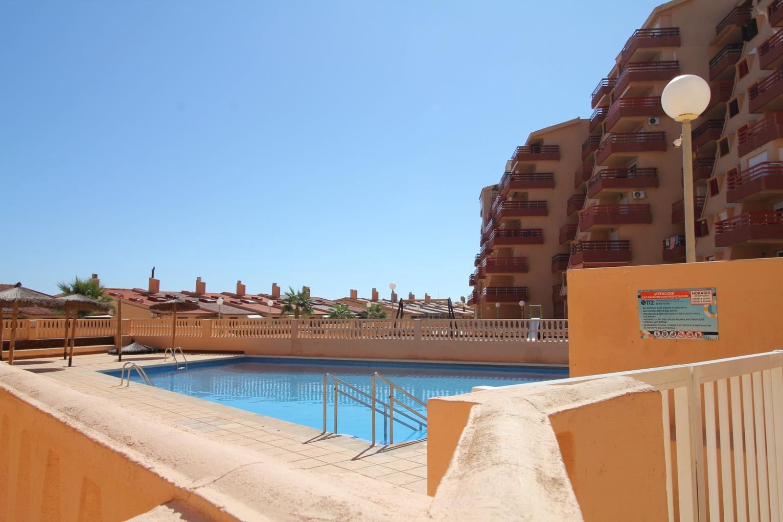 Appartement de 2 chambres à louer à La Manga del Mar Menor avec piscine garage - 800 € (Ref: 10109647)