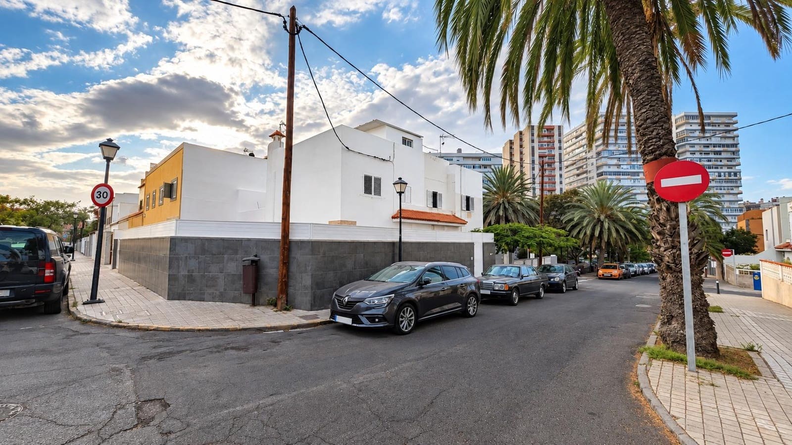 3 bedroom Terraced Villa for sale in Las Palmas de Gran Canaria with garage - € 429,900 (Ref: 10129368)