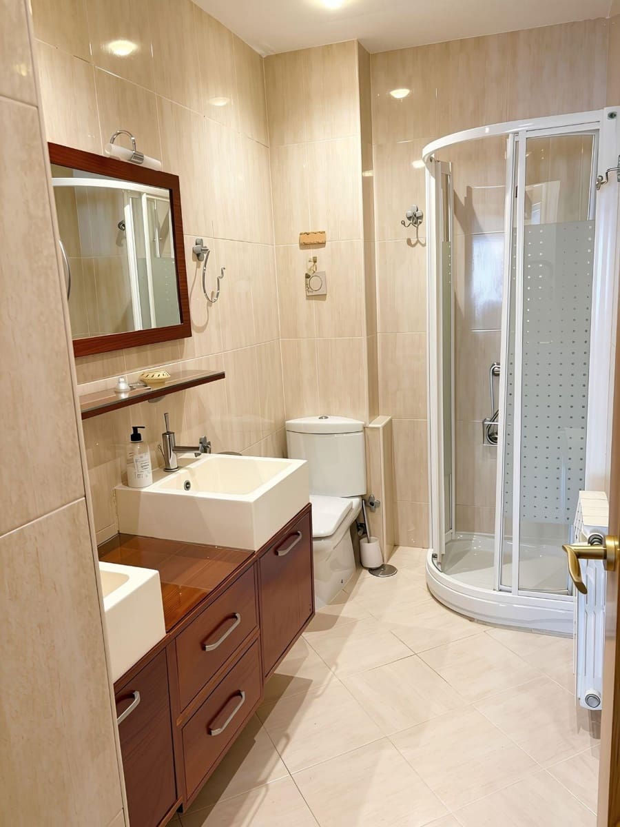 Flat for sale in Madrid city - € 264,000 (Ref: 10142556)