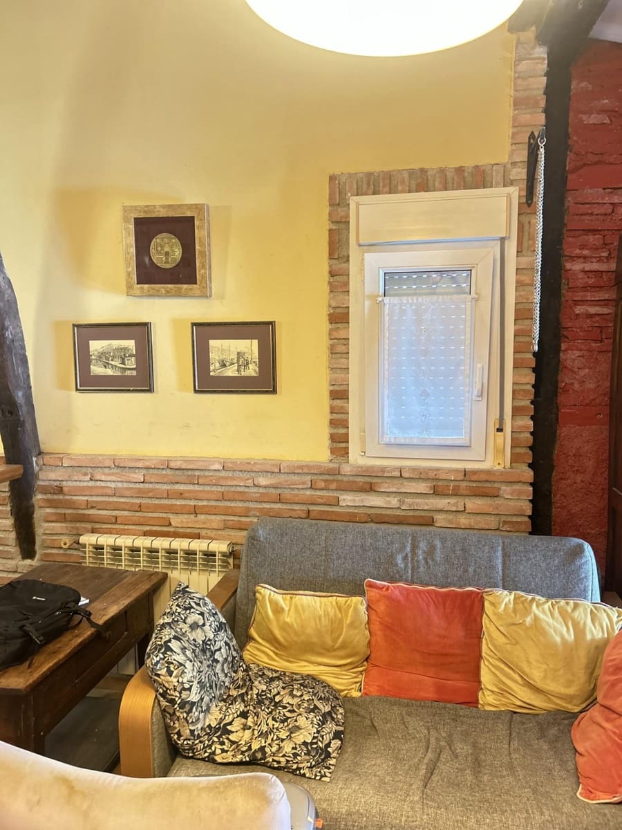 2 bedroom Apartment for sale in Vitoria-Gasteiz - € 359,000 (Ref: 10155428)