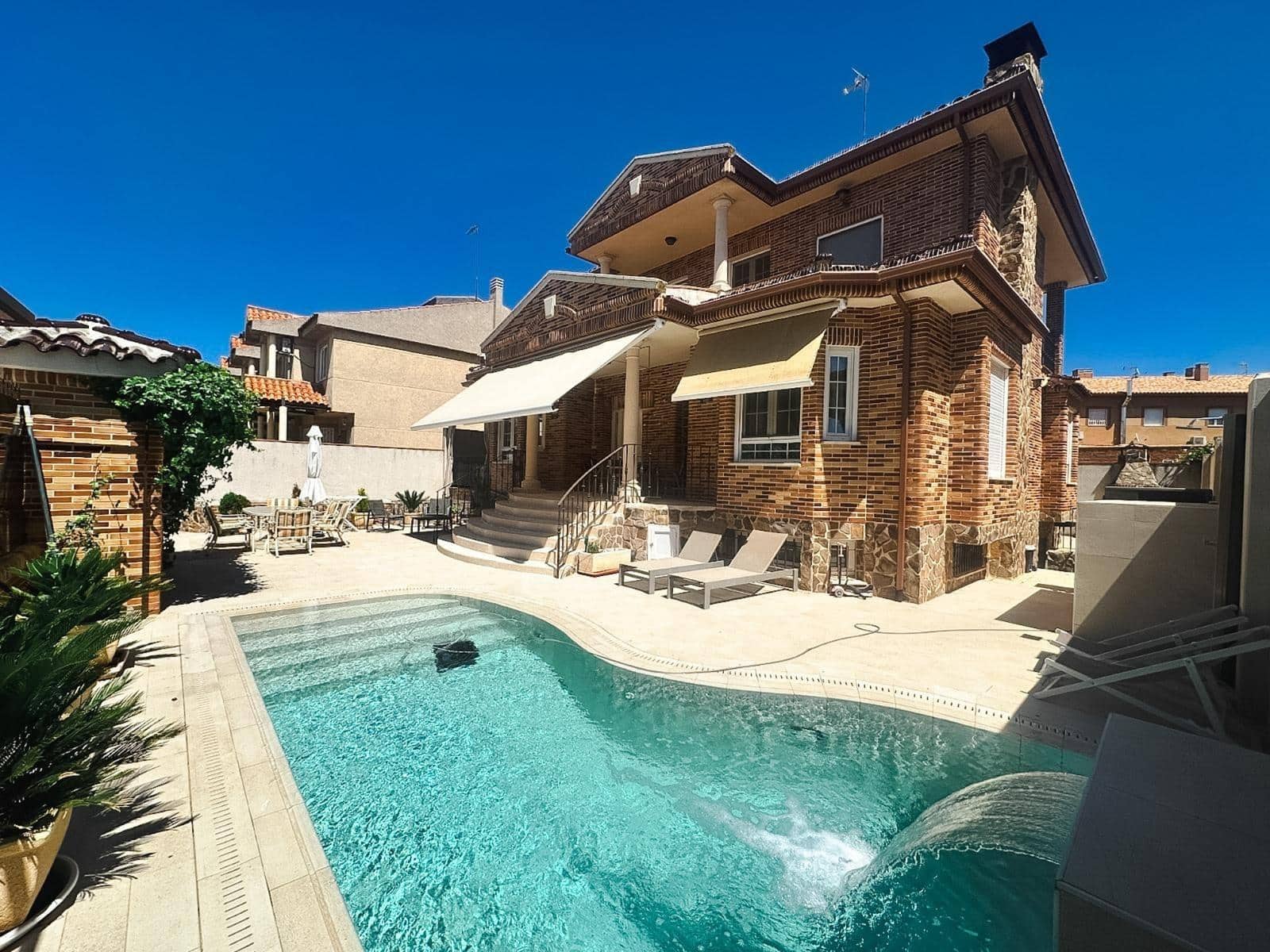 4 soveværelse Villa til salg i Ocana med swimmingpool garage - € 598.000 (Ref: 10159616)