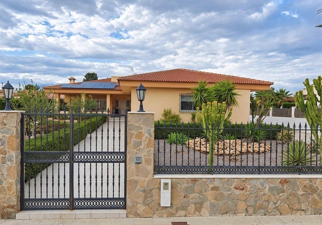 5 soveværelse Villa til salg i Retamar med swimmingpool - € 1.590.000 (Ref: 10159618)