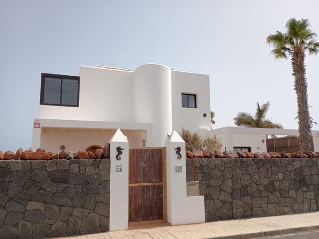 5 soverom Villa til salgs i Playa Blanca, Yaiza med svømmebasseng garasje - € 1 570 000 (Ref: 10166847)