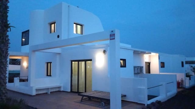 5 soverom Villa til salgs i Playa Blanca, Yaiza med svømmebasseng garasje - € 1 570 000 (Ref: 10166847)