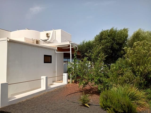 5 soverom Villa til salgs i Playa Blanca, Yaiza med svømmebasseng garasje - € 1 570 000 (Ref: 10166847)