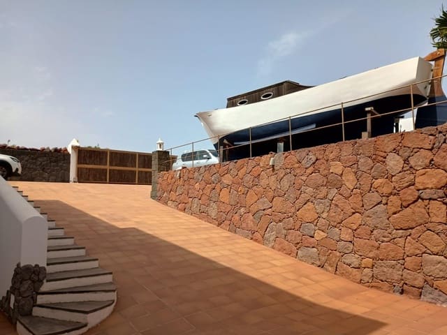 5 soverom Villa til salgs i Playa Blanca, Yaiza med svømmebasseng garasje - € 1 570 000 (Ref: 10166847)
