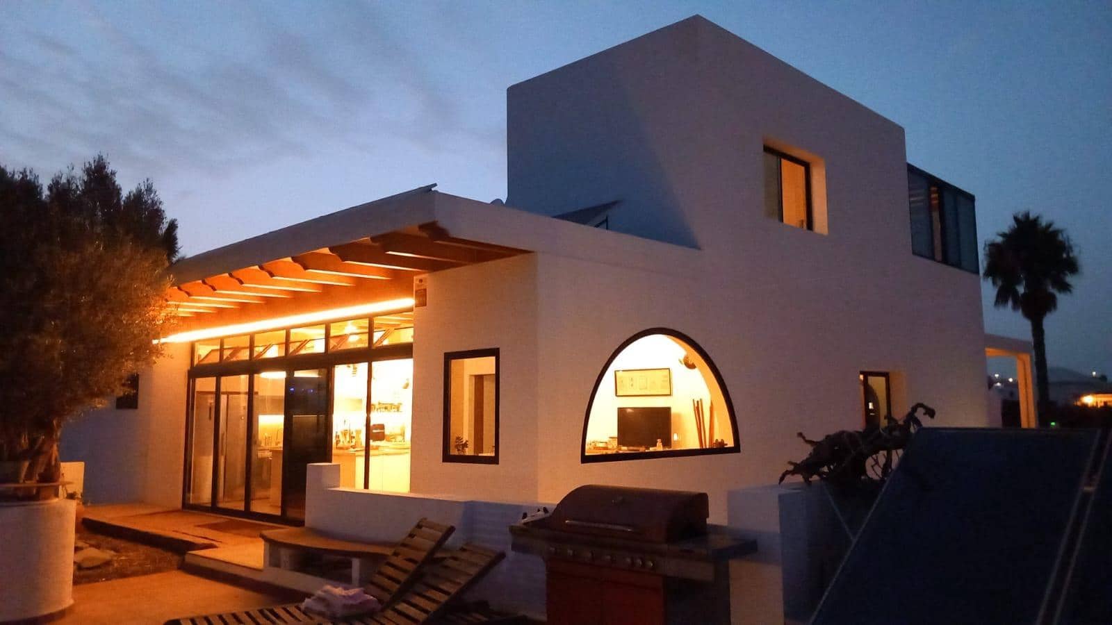 5 soverom Villa til salgs i Playa Blanca med svømmebasseng garasje - € 1 570 000 (Ref: 10166847)