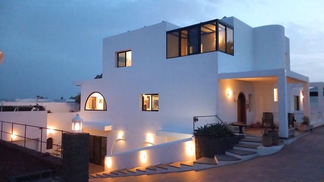 5 soverom Villa til salgs i Playa Blanca, Yaiza med svømmebasseng garasje - € 1 570 000 (Ref: 10166847)