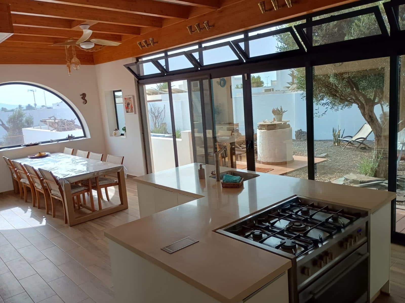 5 soverom Villa til salgs i Playa Blanca med svømmebasseng garasje - € 1 570 000 (Ref: 10166847)