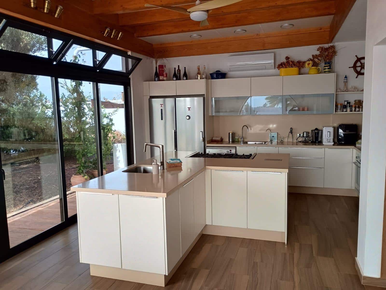 5 soverom Villa til salgs i Playa Blanca med svømmebasseng garasje - € 1 570 000 (Ref: 10166847)