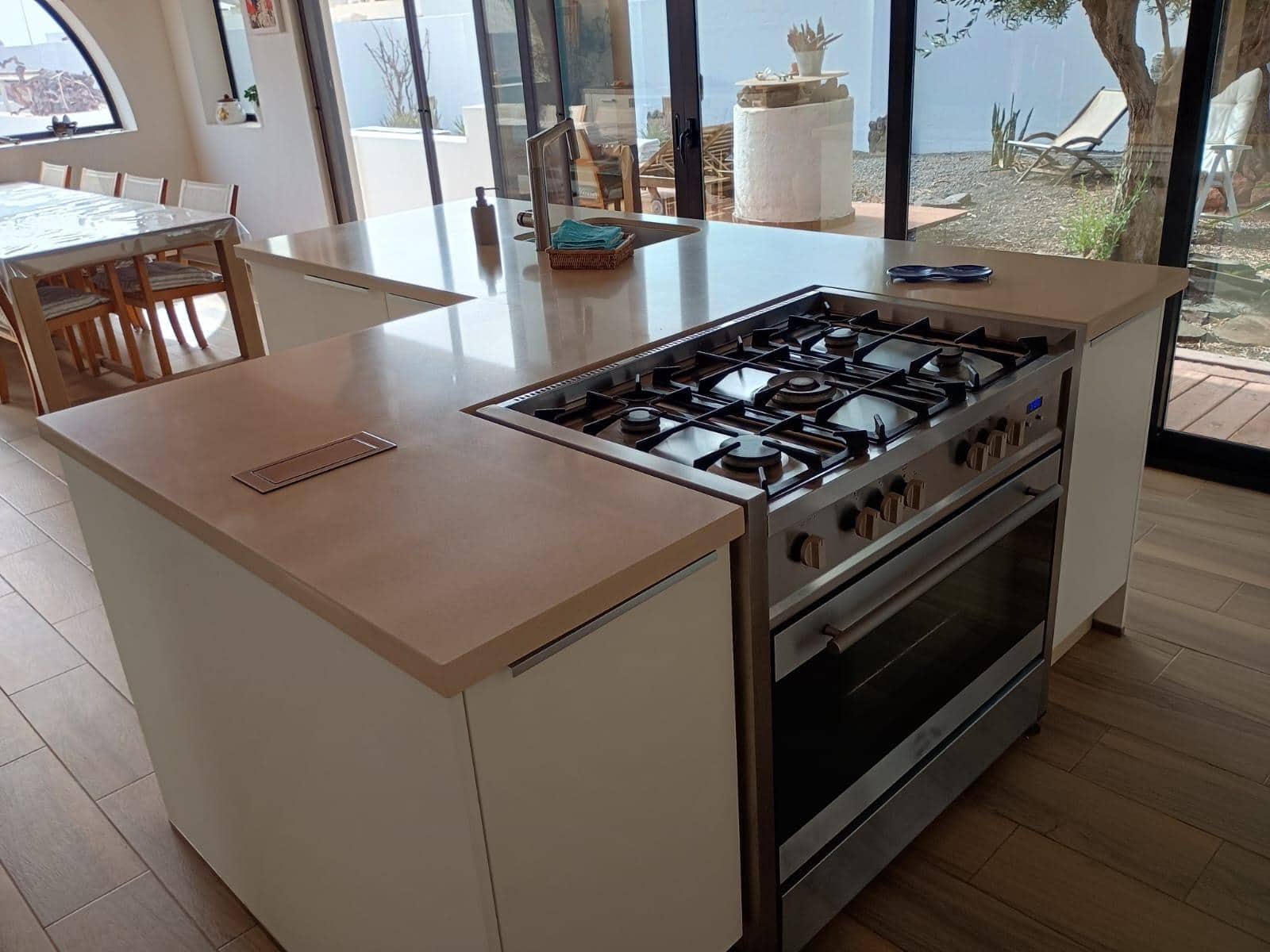 5 soverom Villa til salgs i Playa Blanca med svømmebasseng garasje - € 1 570 000 (Ref: 10166847)