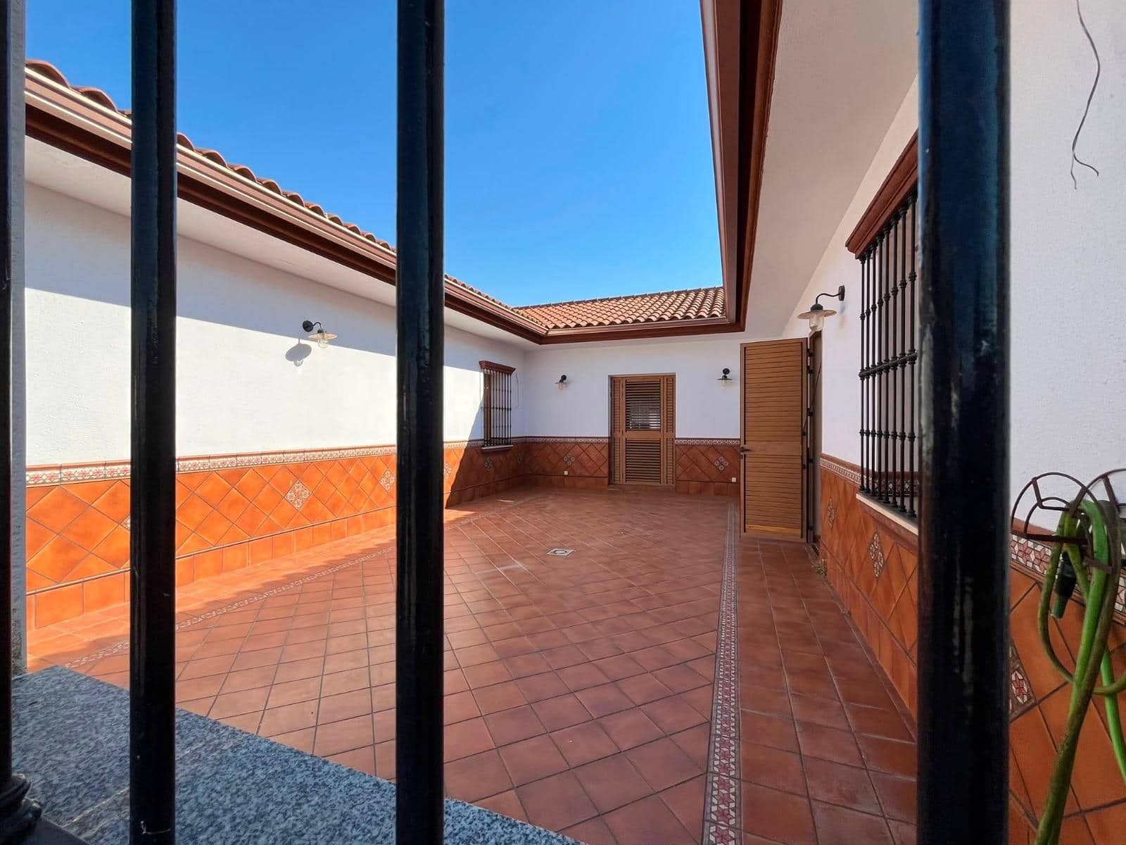 3 bedroom Villa for sale in Don Benito with pool garage - € 450,000 (Ref: 10166848)