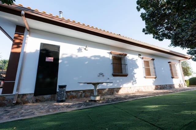 Chalet de 3 habitaciones en Don Benito en venta con piscina garaje - 450.000 € (Ref: 10166848)