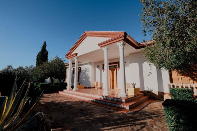 Chalet de 3 habitaciones en Don Benito en venta con piscina garaje - 450.000 € (Ref: 10166848)