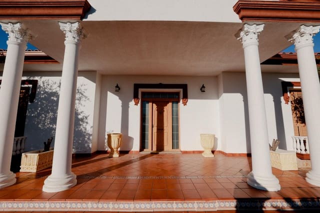Chalet de 3 habitaciones en Don Benito en venta con piscina garaje - 450.000 € (Ref: 10166848)