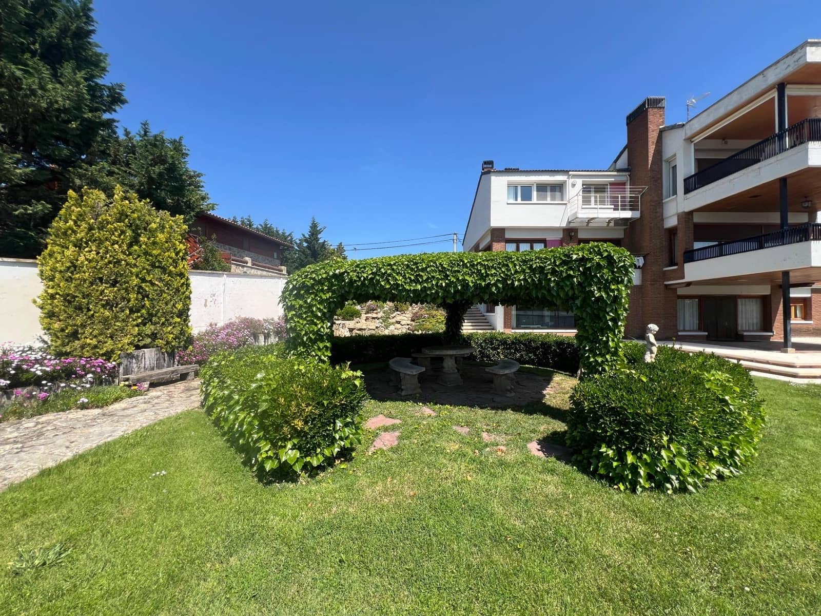 14 Zimmer Villa zu verkaufen in Arnedo mit Pool Garage - 950.000 € (Ref: 10173850)