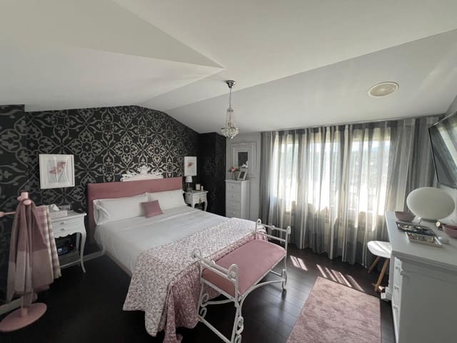 14 bedroom Villa for sale in Arnedo with pool garage - € 950,000 (Ref: 10173850)