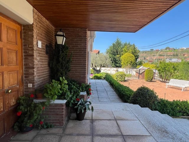 14 bedroom Villa for sale in Arnedo with pool garage - € 950,000 (Ref: 10173850)