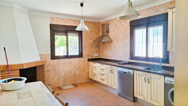 5 bedroom Villa for sale in Júzcar with garage - € 385,000 (Ref: 10177387)