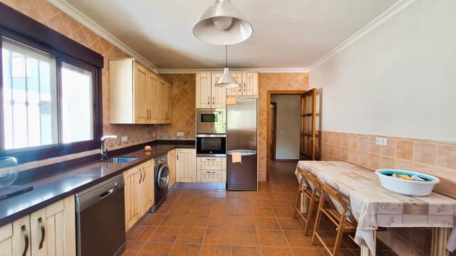 5 bedroom Villa for sale in Júzcar with garage - € 385,000 (Ref: 10177387)