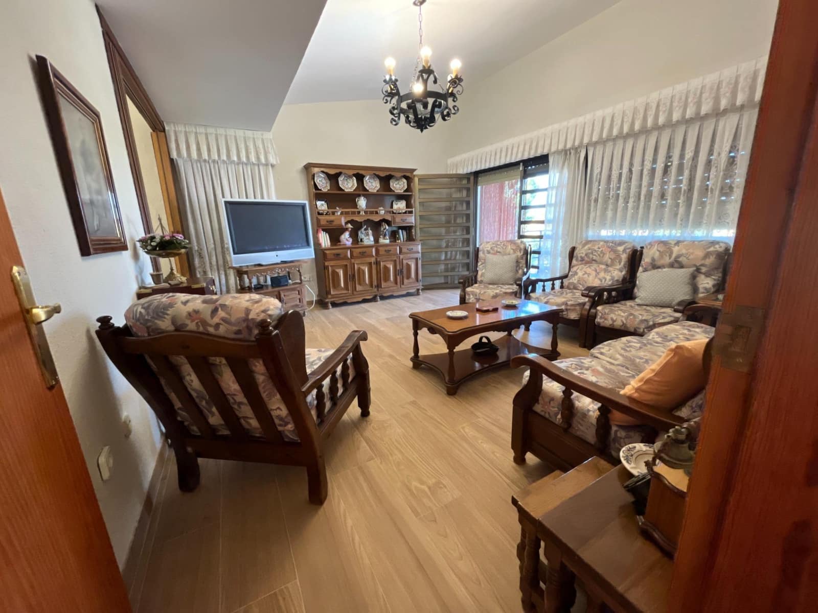 Chalet de 6 habitaciones en Tudela de Duero en venta con piscina garaje - 620.000 € (Ref: 10184853)