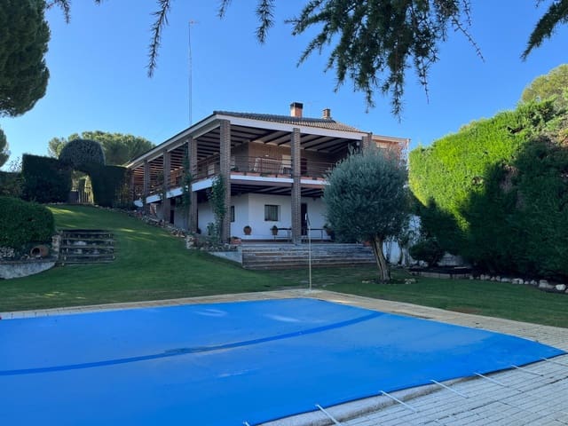 Chalet de 6 habitaciones en Tudela de Duero en venta con piscina garaje - 620.000 € (Ref: 10184853)