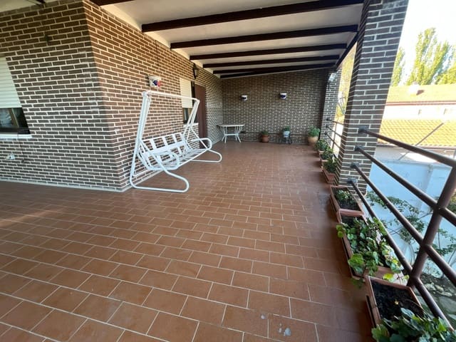 Chalet de 6 habitaciones en Tudela de Duero en venta con piscina garaje - 620.000 € (Ref: 10184853)
