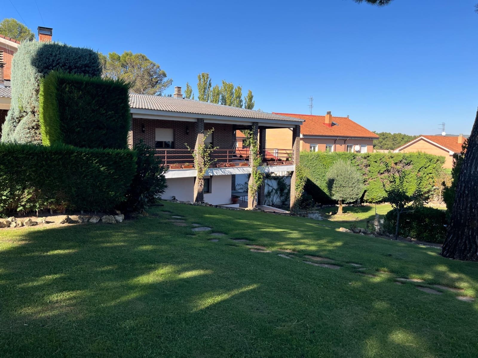 Chalet de 6 habitaciones en Tudela de Duero en venta con piscina garaje - 620.000 € (Ref: 10184853)