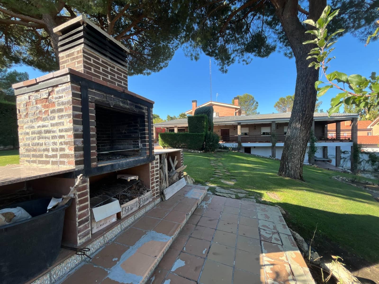 Chalet de 6 habitaciones en Tudela de Duero en venta con piscina garaje - 620.000 € (Ref: 10184853)