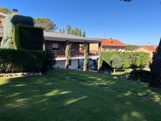 Chalet de 6 habitaciones en Tudela de Duero en venta con piscina garaje - 620.000 € (Ref: 10184853)