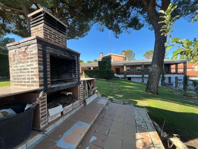 Chalet de 6 habitaciones en Tudela de Duero en venta con piscina garaje - 620.000 € (Ref: 10184853)