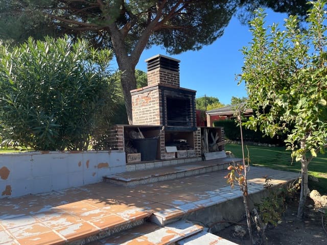 Chalet de 6 habitaciones en Tudela de Duero en venta con piscina garaje - 620.000 € (Ref: 10184853)