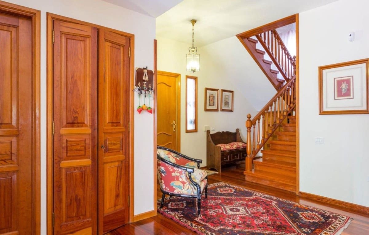 4 bedroom Villa for sale in Santa Brigida with garage - € 945,000 (Ref: 9119164)