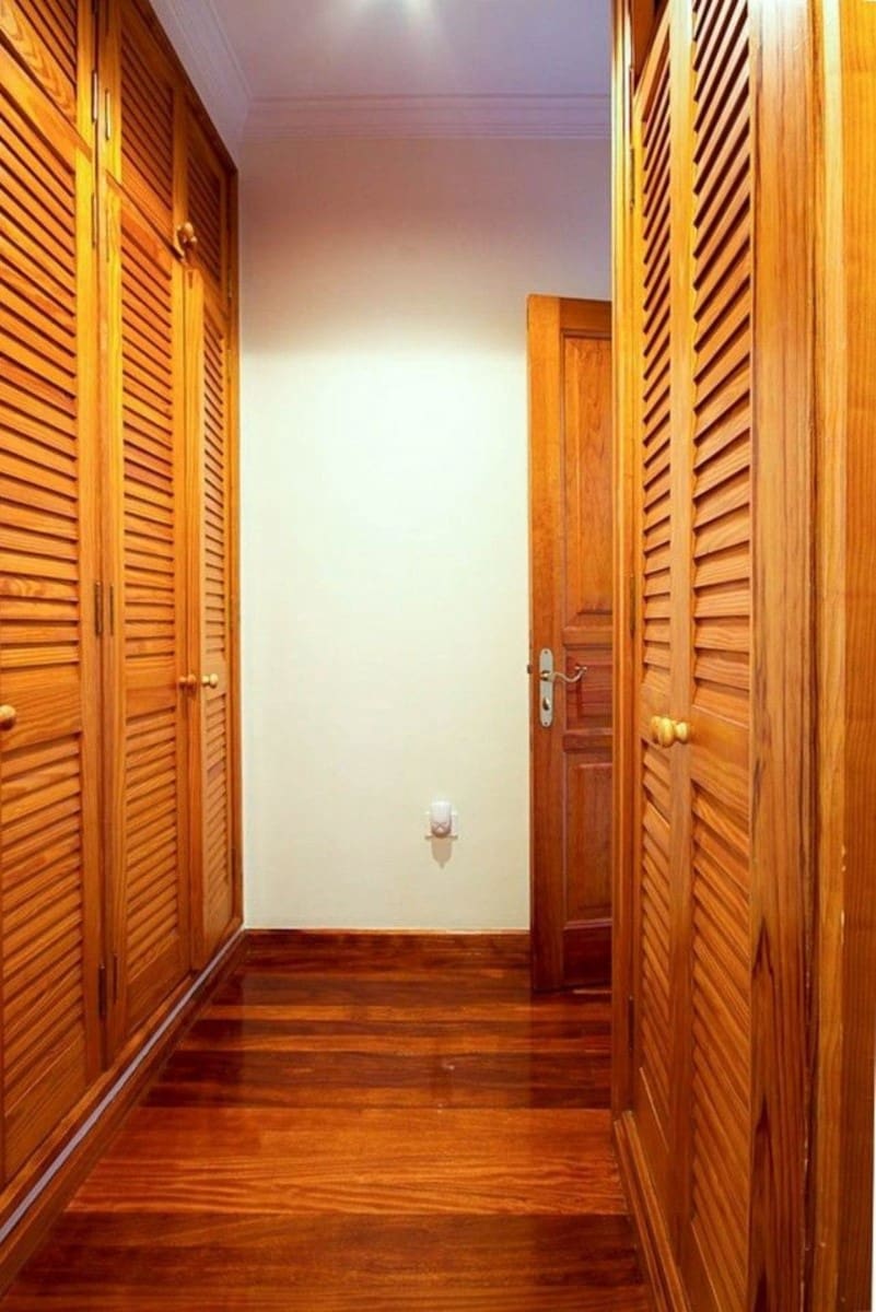 4 bedroom Villa for sale in Santa Brigida with garage - € 945,000 (Ref: 9119164)