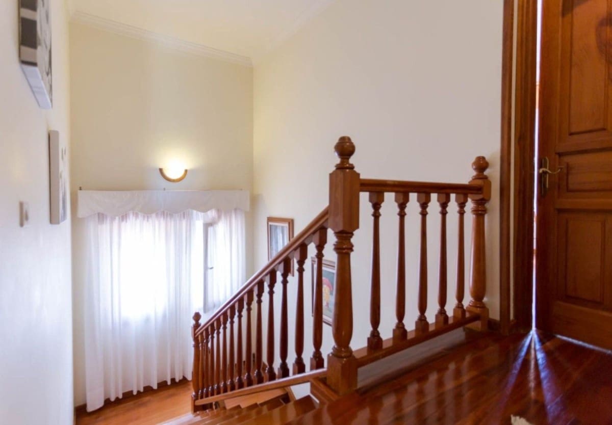 4 bedroom Villa for sale in Santa Brigida with garage - € 945,000 (Ref: 9119164)