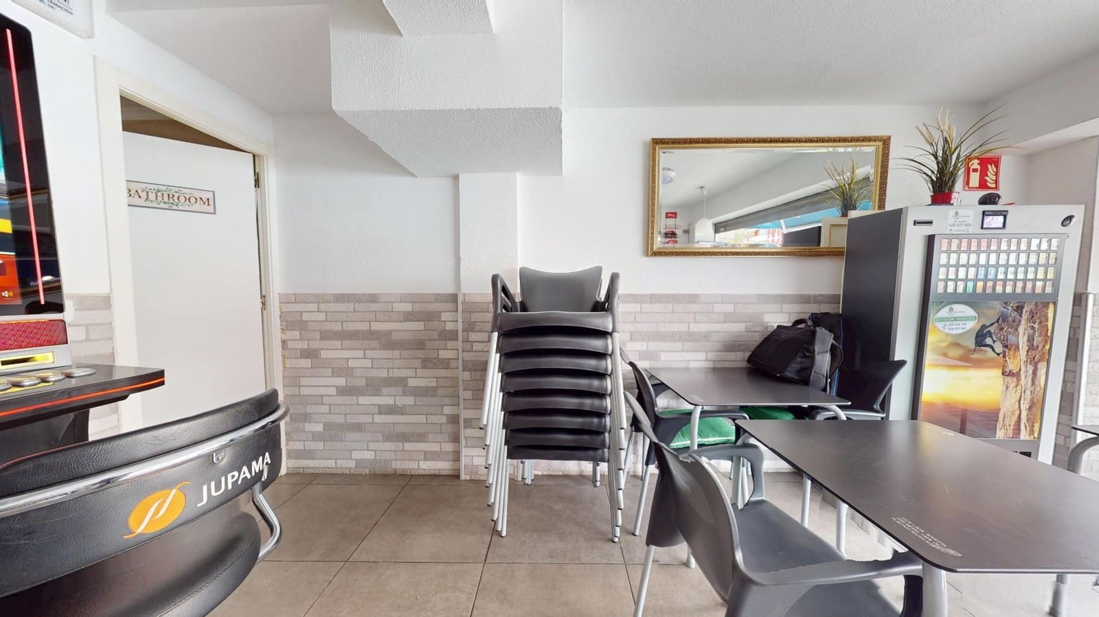 Kaupallinen myytävänä paikassa San Bartolome de Tirajana - 149 000 € (Ref: 9119182)