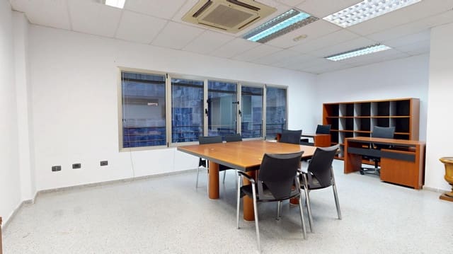 Office for sale in Las Palmas de Gran Canaria - € 120,000 (Ref: 9119197)