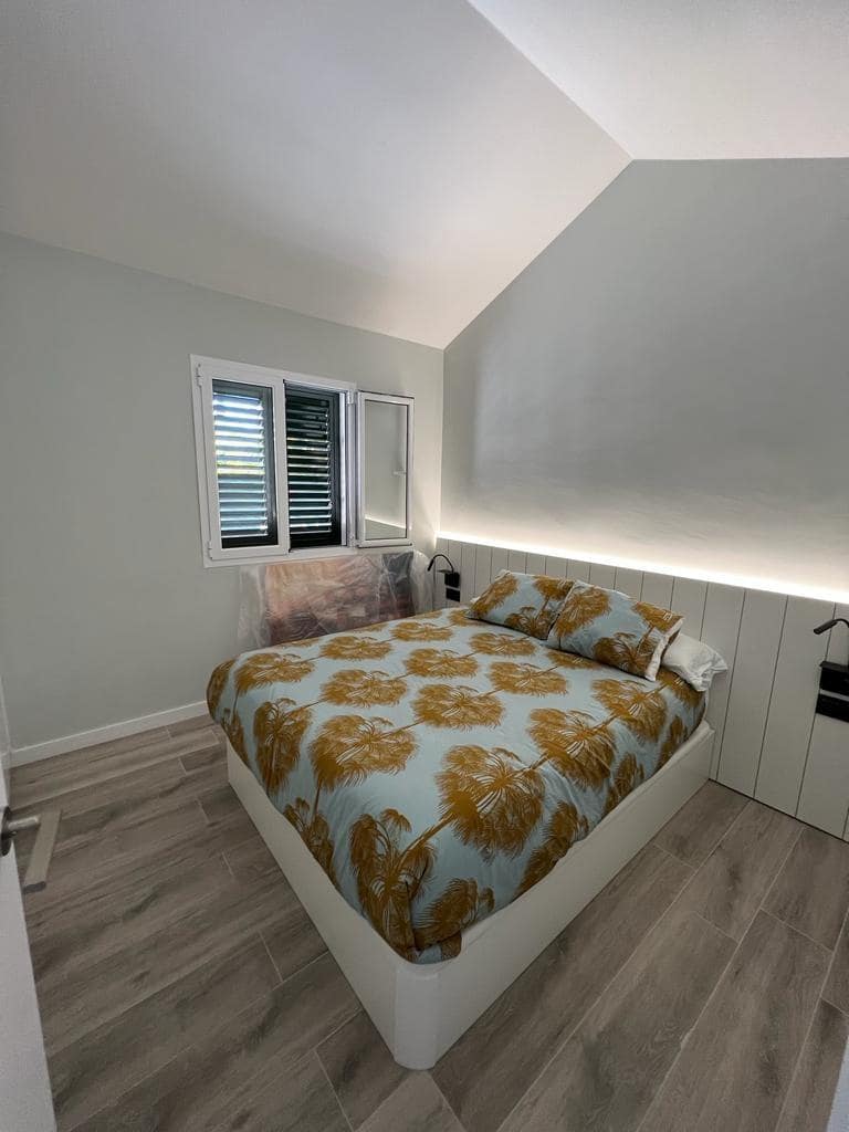 1 Zimmer Bungalow zu vermieten in Sonneland mit Pool - 1.400 € (Ref: 9119231)
