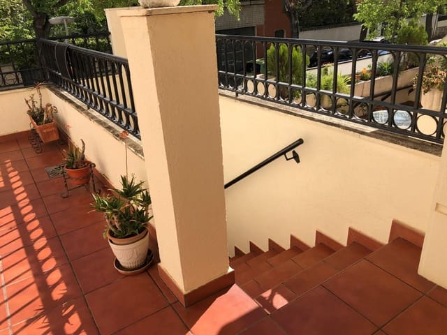 5 bedroom Townhouse for sale in Jaén city with garage - € 520,000 (Ref: 9119232)