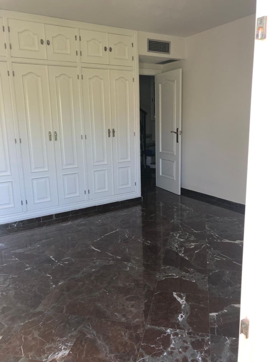 5 soveværelse Byhus til salg i Jaen by med garage - € 520.000 (Ref: 9119232)