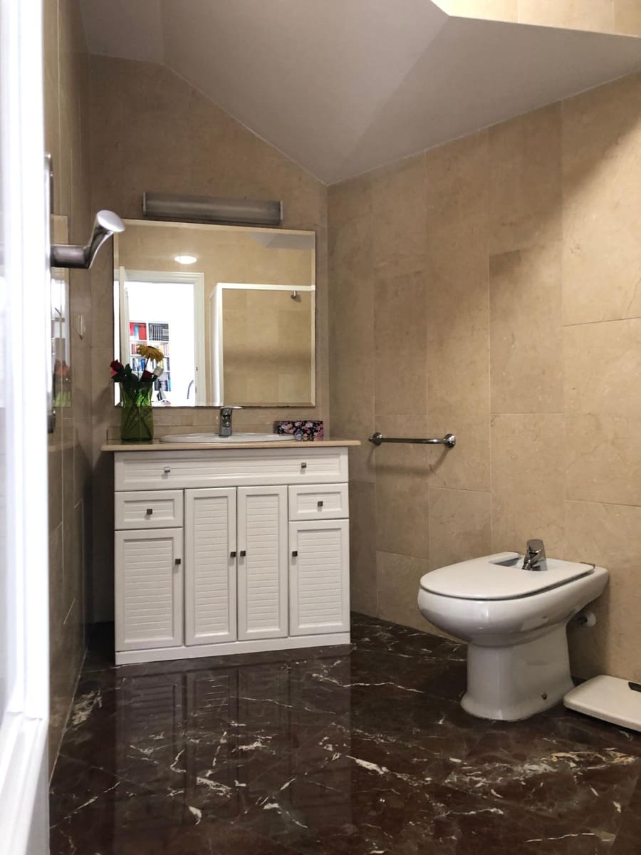 5 soveværelse Byhus til salg i Jaen by med garage - € 520.000 (Ref: 9119232)