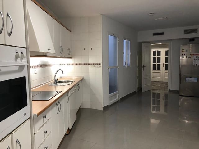 5 bedroom Townhouse for sale in Jaén city with garage - € 520,000 (Ref: 9119232)