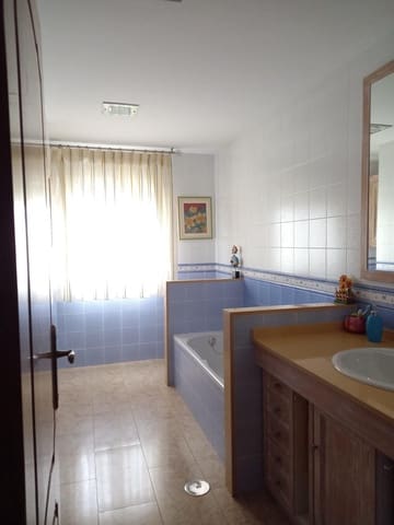 7 chambre Villa/Maison Mitoyenne à vendre à Jaén ville avec garage - 440 000 € (Ref: 9119233)