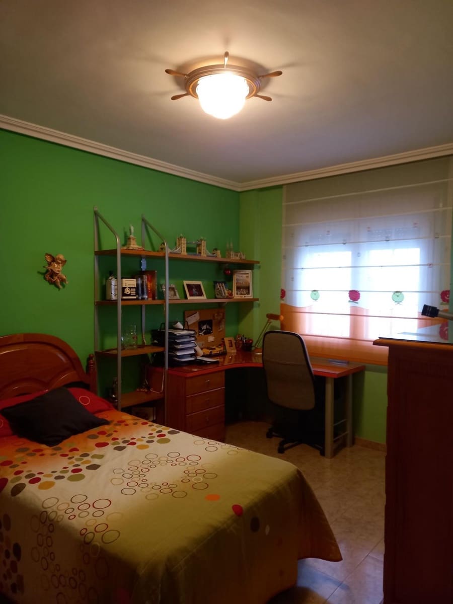 7 soveværelse Rækkehus til salg i Jaen by med garage - € 440.000 (Ref: 9119233)